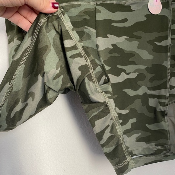 SOLD    VS PINK • Ultimate Camo Stretch Bike Short - Picture 7 of 12